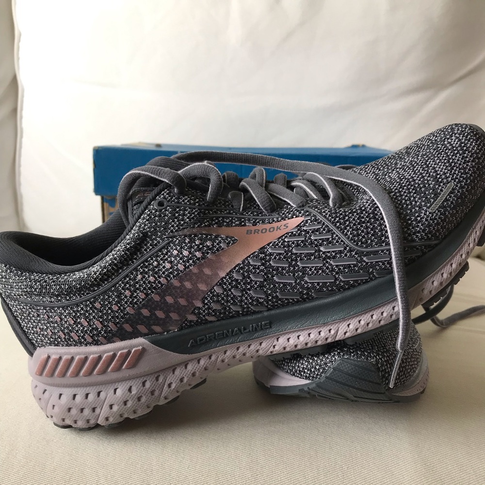 Brooks Adrenaline GTS 21 Women’s Running Shoe BRAND NEW